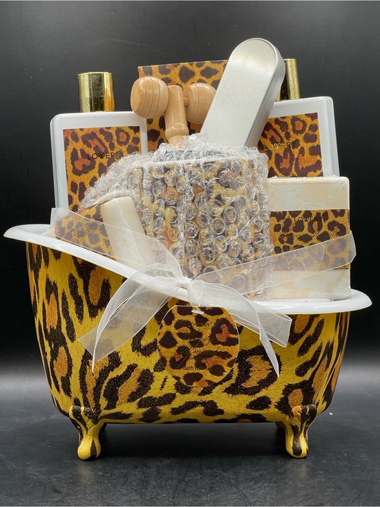 Lovery Other - Lovery Luxe Honey Almond Spa Gift Basket -18Pc Leopard Self Care Kit